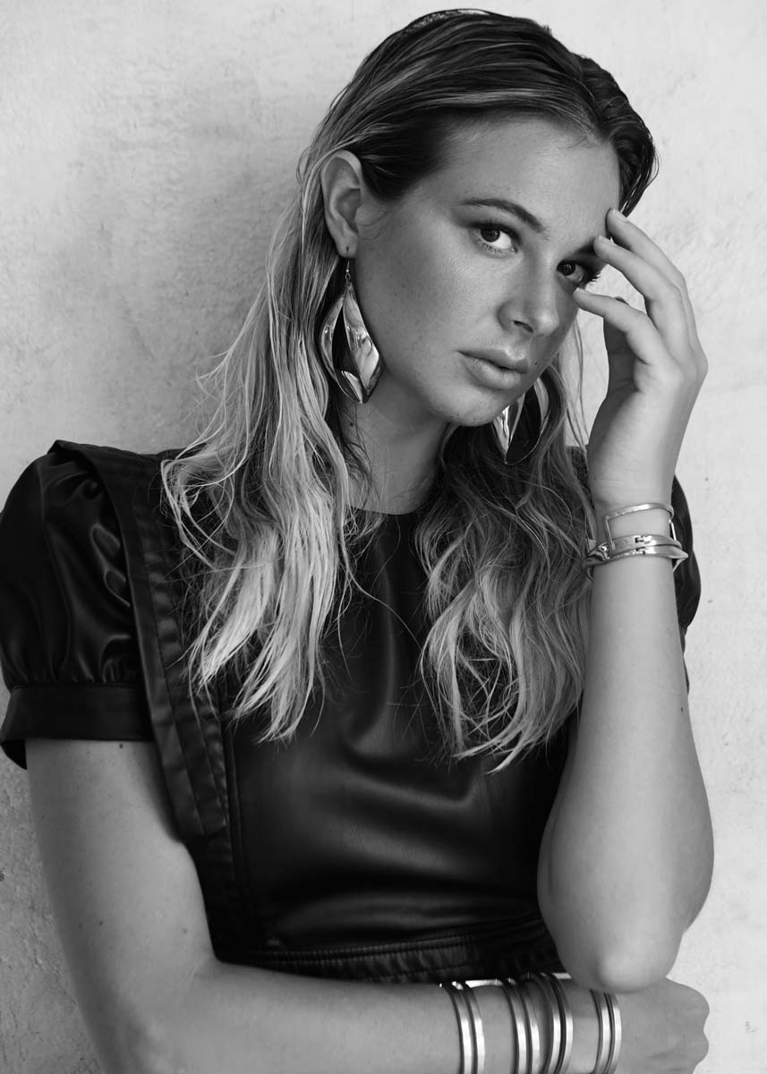 Laura-Fotomodella-International-Italian-Photomodel-Agency-FashionWeek-Gucci-Prada-YvesSaintLaurent-Armani-DolceGabbana-Versace-Valentino-New-York