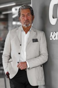 Tiziano-C-Grey-Model-Over-60-Male-Model-Agenzia-Modelli-Over-Gucci-Prada-H&M-Zara-SaintLaurent-Armani-Versace-Valentino-Milano