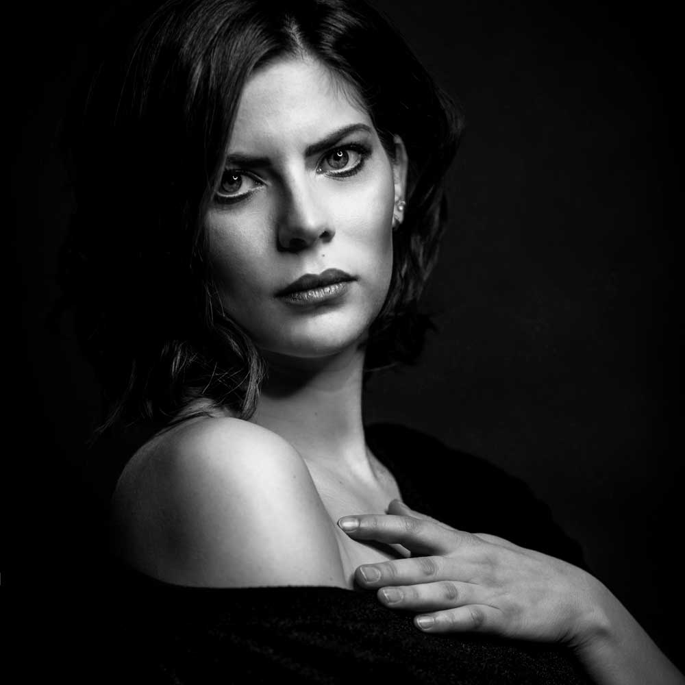Sara-International-Actres-Models-Agency-Paris-Evidenza