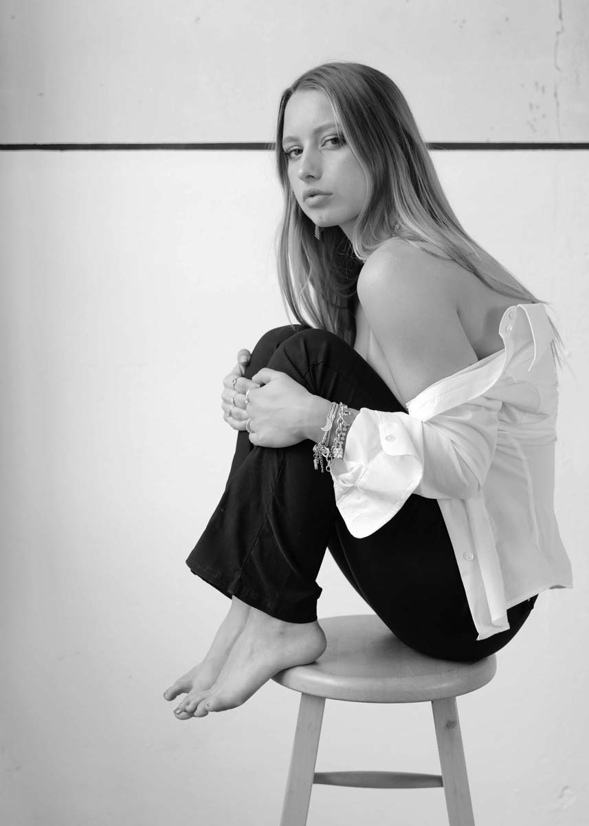 Nicole-International-Photomodel-Agency-Cosmopolitan-Vogue-Marie-Claire-Grazia-Glamour-Elle-Armani-Zara-bershka-Madrid