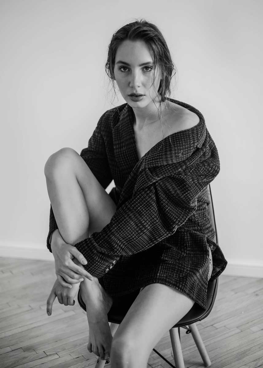 Anna-R-International-Photomodel-Agency-Cosmopolitan-Vogue-Marie-Claire-Grazia-Glamour-Elle-Bazaar-London