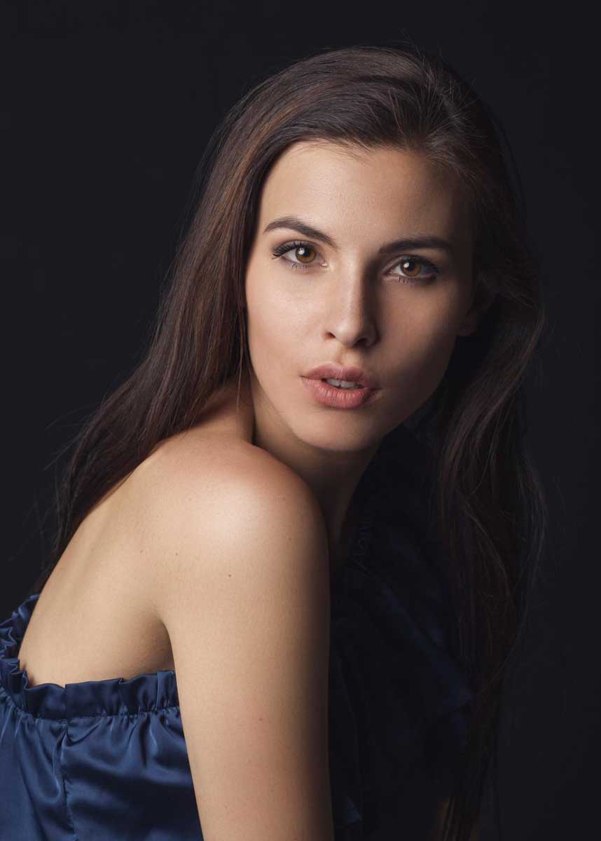 Francesca-S-International-Photomodel-Cosmopolitan-Vogue-Marie-Claire-Grazia-Glamour-Elle-Armani-Prague