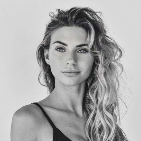Julia-C-International-Photomodel-Yamamay-Intimissimi-LaPerla-Tezenis-Cosmopolitan-Vogue-Marie-Claire-Grazia-Glamour-Elle-Armani-Rome-profilo-immagine