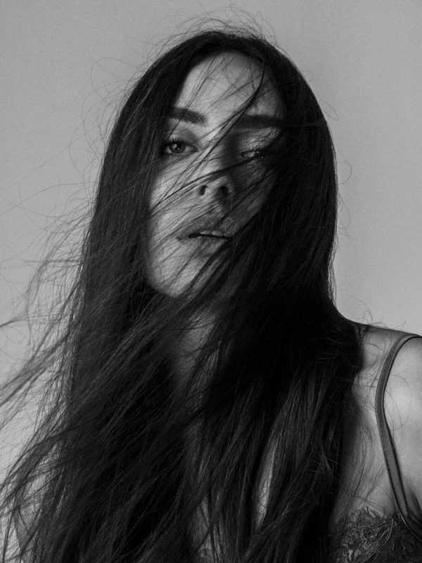 Adina-International-Photomodel-Agency-Cosmopolitan-Vogue-Marie-Claire-Grazia-Bazaar-Parigi-immagine-evidenza