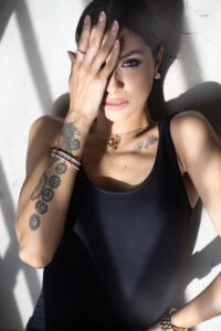Samantha-S-International-Photomodel-Agency-FashionWeek-Gucci-Prada-YvesSaintLaurent-Armani-DolceGabbana-Versace-Valentino-Milano