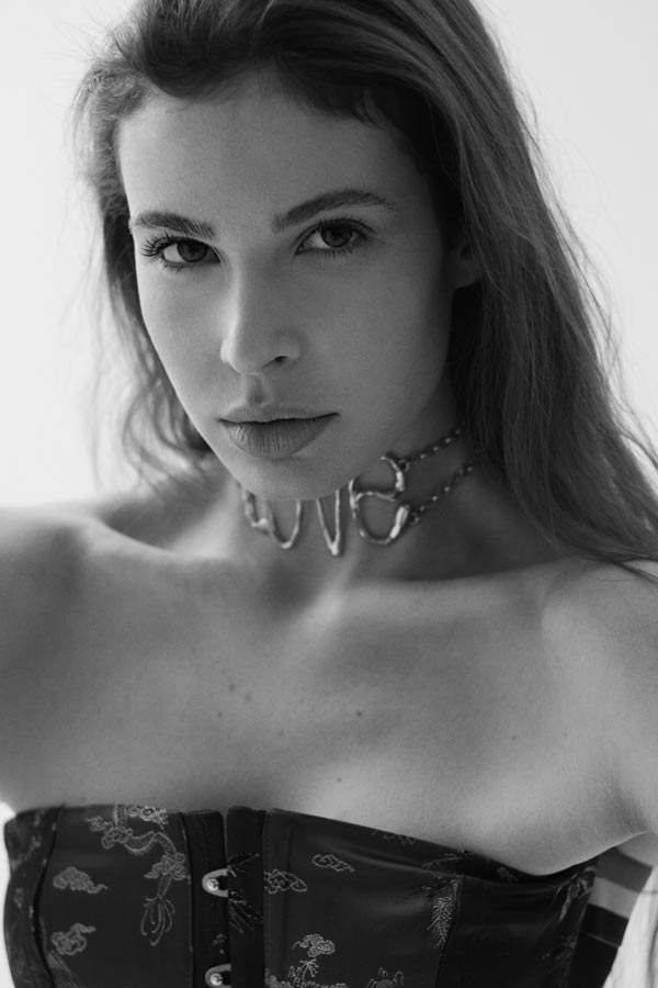 Jessica-B-Fotomodella-International-Photomodel-Agency-Saint-Laurent-Versace-Fendi-Louis-Vuitton-Gucci-Prada-Dior-Gucci-Prada-Balenciaga-Paris