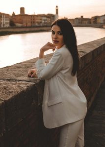 Lavinia-S-International-Aged-Photomodel-Over-40-Actress-Agency-Cosmopolitan-Vogue-Marie-Claire-Grazia-Glamour-Elle-Bazaar-Paris