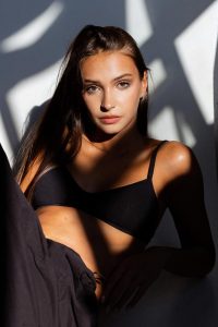 Martina-L-Fotomodella-International-Photomodel-Agency-Saint-Laurent-Versace-Fendi-Louis-Vuitton-Gucci-Prada-Dior-Gucci-Prada-Balenciaga-New-York