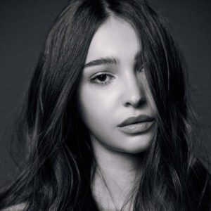 Martina-L-Fotomodella-International-Photomodel-Agency-Saint-Laurent-Versace-Fendi-Louis-Vuitton-Gucci-Prada-Dior-Gucci-Prada-Balenciaga-Paris-Immagine-Evidenza