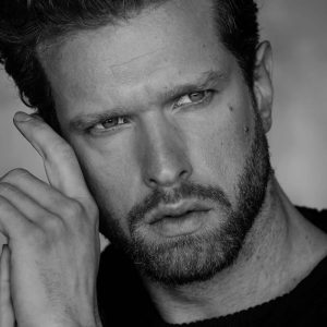 Simone-D-Fotomodello-International-Photomodel-Model-Gucci-Prada-Valentino-Off-White-Moncler-Balenciaga-Tom-Ford-Armani-Asos-Paris-immagine-evidenza