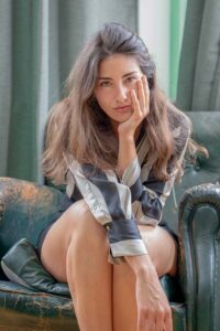 Cova-International-Photomodel-Actress-Adult-Model-MilanoFashionWeek-Milan-Vogue-Cosmopolitan-Elle-Bazaar-Bag-Style-London