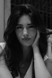 Cova-International-Photomodel-Actress-Over-Model-MilanoFashionWeek-Milan-Vogue-Cosmopolitan-Elle-Bazaar-Bag-Style-Immagine-News-Parigi
