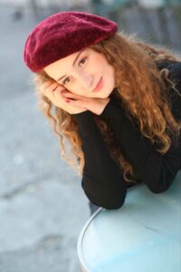 Elena-D-Italian-Actress-Attrice-Fiction-Netflix-PrimeVideo-Rai-Italiana-Agenzia-Attori-Berlino