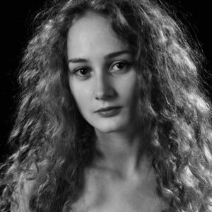 Elena-D-Italian-Actress-Attrice-Fiction-Netflix-PrimeVideo-Rai-Italiana-Agenzia-Attori-Hollywood-Immagine-Evidenza