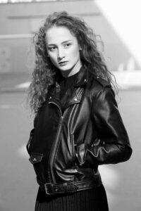 Elena-D-Italian-Actress-Attrice-Fiction-Netflix-PrimeVideo-Rai-Italiana-Agenzia-Attori-Parigi