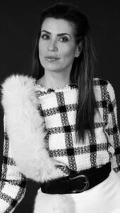 Michela-G-Photomodel-Over-50-Actress-Agency-Gucci-Vogue-Prada-Louis-Vuitton-Chanel-Gucci-Dior-Roma-Immagine-NEWS