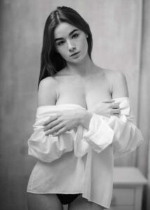 Giulia-B-International-Photomodel-SaintLaurent-Versace-LouisVuitton-Gucci-Burberry-Dolce&Gabbana-Prada-Balenciaga-Zara-Desigual-Missoni-Parigi