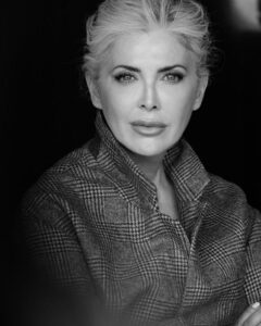 Alberta-Over-60-grey-silver-Model-Photomodel-Agency-Cosmopolitan-Vogue-Marie-Claire-Grazia-Glamour-Elle-Bazaar-London-immagine-evidenza
