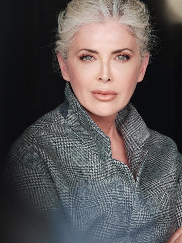 Alberta-Over-60-grey-silver-Model-Photomodel-Agency-Cosmopolitan-Vogue-Marie-Claire-Grazia-Glamour-Elle-Bazaar-London-immagine-evidenza