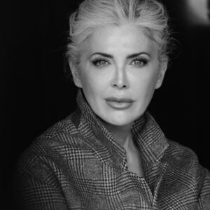 Alberta-Over-60-grey-silver-Model-Photomodel-Agency-Cosmopolitan-Vogue-Marie-Claire-Grazia-Glamour-Elle-Bazaar-London-immagine-evidenza-portfolio