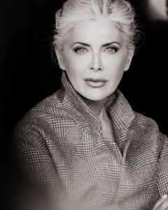 Alberta-Over-60-grey-silver-Model-Photomodel-Agency-Cosmopolitan-Vogue-Marie-Claire-Grazia-Glamour-Elle-Bazaar-Milan