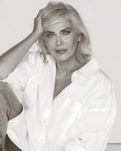 Alberta-Over-60-grey-silver-Model-Photomodel-Agency-Cosmopolitan-Vogue-Marie-Claire-Grazia-Glamour-Elle-Bazaar-Roma