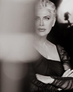 Alberta-Over-60-grey-silver-Model-Photomodel-Agency-Cosmopolitan-Vogue-Marie-Claire-Grazia-Glamour-Elle-Bazaar-Rome