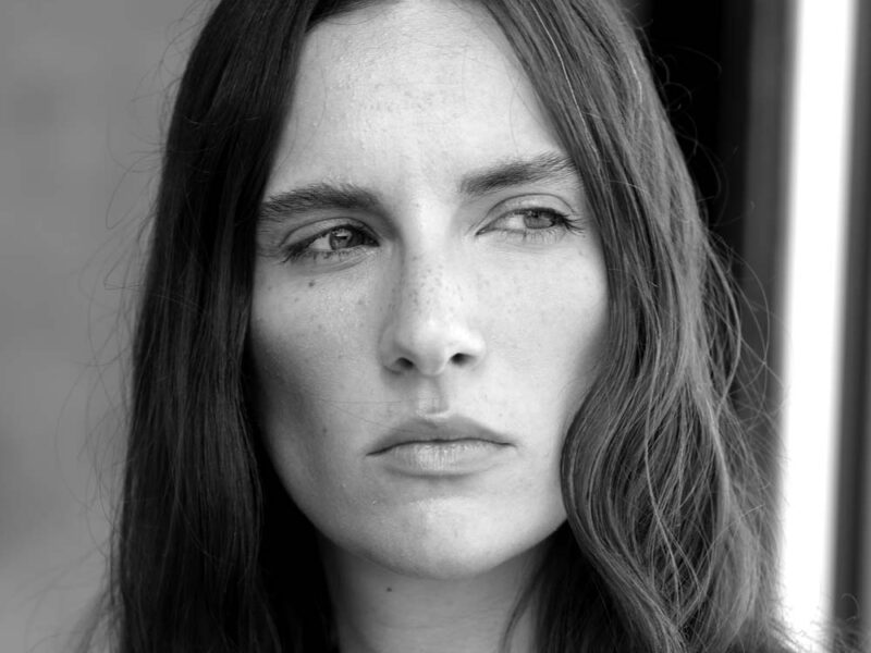 Valentina-B-Actress-Photomodel-Agency-Cosmopolitan-Vogue-Marie-Claire-Grazia-Glamour-Elle-Bazaar-Londra-Immagine-evidenza