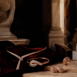 Campagna Damiani Icons con Mariacarla Boscono e I.N degli Stray Kids